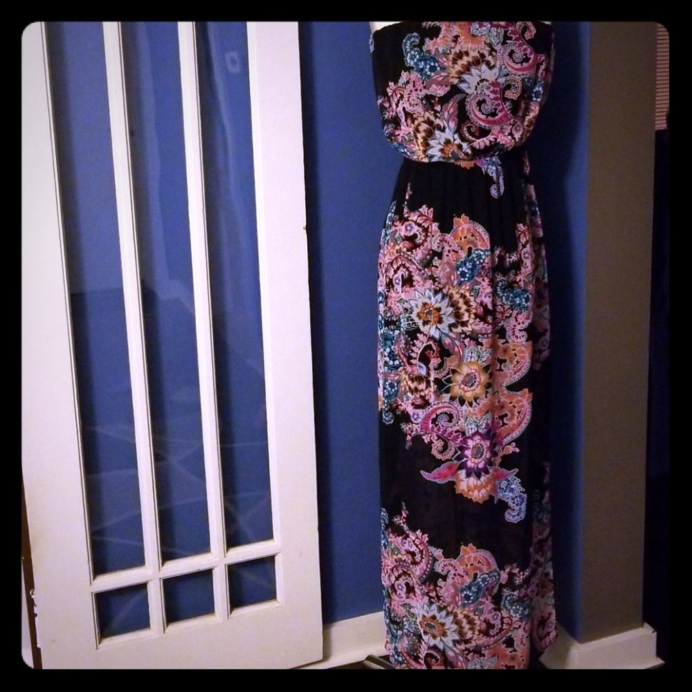 Ladies maxi dress.